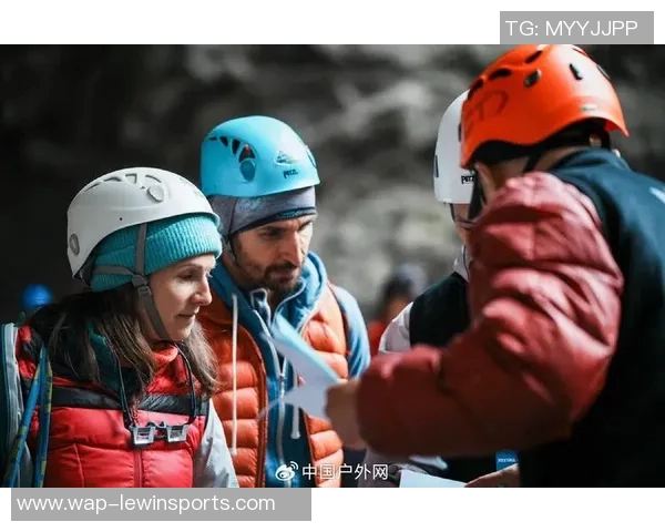 实时新闻上海极限运动队区域防守战术深度分析与实战应用探讨